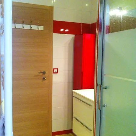 Moderne A Avec Jardin Et Terrasse