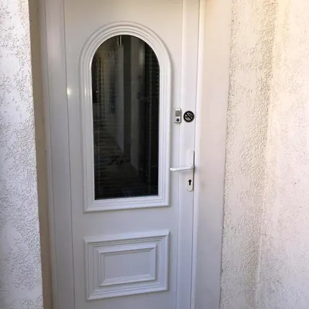 Moderne A Avec Jardin Et Terrasse
