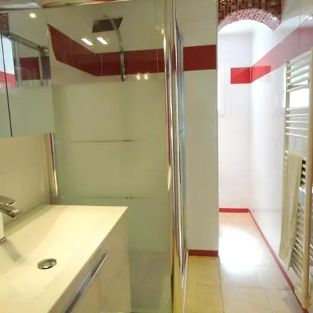 Moderne A Avec Jardin Et Terrasse Antibes