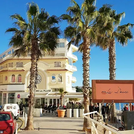 Moderne A Avec Jardin Et Terrasse