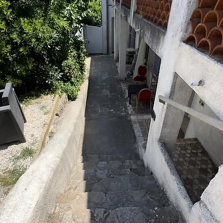 Appartement Moderne A Avec Jardin Et Terrasse