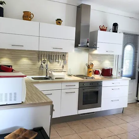 Appartement Moderne A Avec Jardin Et Terrasse Antibes