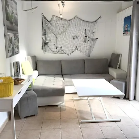 Appartement Moderne A Avec Jardin Et Terrasse Antibes