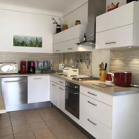 Moderne A Avec Jardin Et Terrasse Appartement Antibes