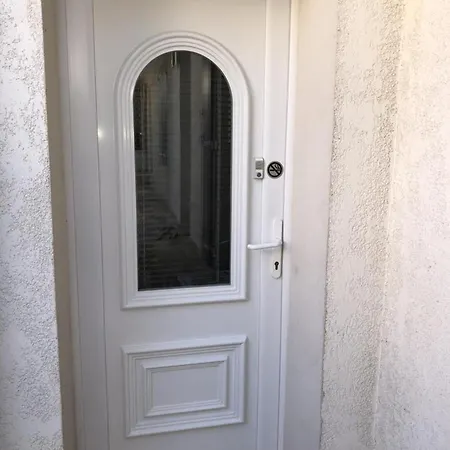 Appartement Moderne A Avec Jardin Et Terrasse