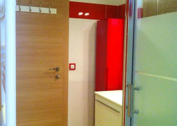 Moderne A Avec Jardin Et Terrasse