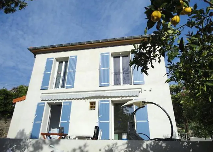 Moderne A Avec Jardin Et Terrasse