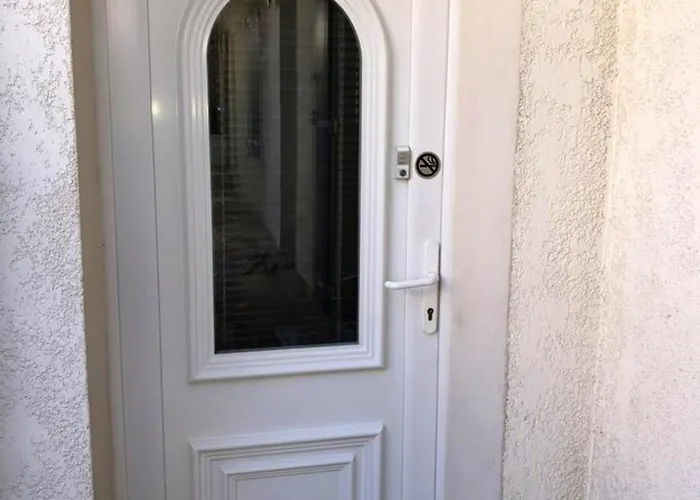 Moderne A Avec Jardin Et Terrasse