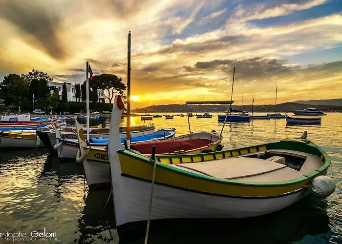 Moderne A Avec Jardin Et Terrasse