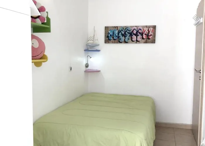 Moderne A Avec Jardin Et Terrasse