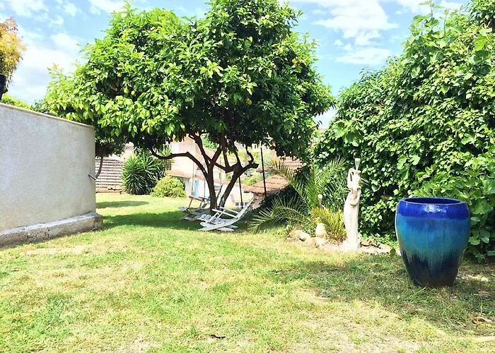 Moderne A Avec Jardin Et Terrasse Antibes